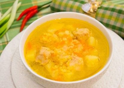 14. Картофель и тертую морковь залить водой и поставить на огонь. Мелко нарезать лук и слегка обжарить. Как закипит вода с картофелем, добавить натёртую на средней тёрке тыкву, нашинкованную мелко капусту, обжаренную морковь с луком, хорошо промытую пшёнку, лавровый листочек. Варить до готовности. 14. Картофель и тертую морковь залить водой и поставить на огонь. Мелко нарезать лук и слегка обжарить. Как закипит вода с картофелем, добавить натёртую на средней тёрке тыкву, нашинкованную мелко капусту, обжаренную морковь с луком, хорошо промытую пшёнку, лавровый листочек. Варить до готовности.