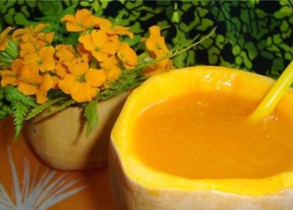 12. Тыкву нарезать крупными кусками. Курагу вымыть и разрезать на 4 части В кастрюле вскипятить 1 л воды, положить в кипящую воду нарезанные тыкву и курагу и варить до мягкости. Затем измельчить содержимое катрюли (вместе с отваром) при помощи блендера. Кастрюлю снова поставить на огонь, всыпать в тыквенное пюре сахар, довести до кипения и ввести предварительно разведённый холодной водой крахмал. Снова кисель довести до кипения, снять с огня и остудить. 12. Тыкву нарезать крупными кусками. Курагу вымыть и разрезать на 4 части В кастрюле вскипятить 1 л воды, положить в кипящую воду нарезанные тыкву и курагу и варить до мягкости. Затем измельчить содержимое катрюли (вместе с отваром) при помощи блендера. Кастрюлю снова поставить на огонь, всыпать в тыквенное пюре сахар, довести до кипения и ввести предварительно разведённый холодной водой крахмал. Снова кисель довести до кипения, снять с огня и остудить.