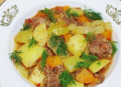 8. Рагу. Тушить в небольшом количестве воды картофель, капусту, морковь и болгарский перец. Посолить, добавить специи и тушенку. Можно добавить ложку томатной пасты. Подавать, посыпав зеленью. 8. Рагу. Тушить в небольшом количестве воды картофель, капусту, морковь и болгарский перец. Посолить, добавить специи и тушенку. Можно добавить ложку томатной пасты. Подавать, посыпав зеленью.