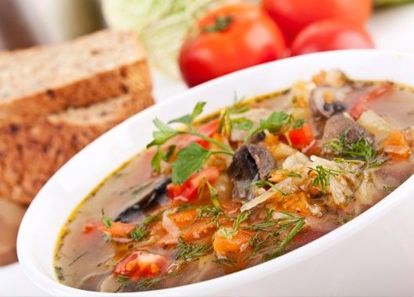 2. Щи селянские. Нарезать капусту, морковь картофель, лук. Лук с морковью обжарить, добавив томатную пасту, остальные овощи варить, залив водой. Добавить тушенку и зажарку, соль и специи. 2. Щи селянские. Нарезать капусту, морковь картофель, лук. Лук с морковью обжарить, добавив томатную пасту, остальные овощи варить, залив водой. Добавить тушенку и зажарку, соль и специи.