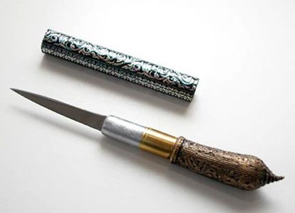 Весьма удобный небольшой тайский нож с узким коротким лезвием, с помощью которого можно создать шедевры карвинга. Весьма удобный небольшой тайский нож с узким коротким лезвием, с помощью которого можно создать шедевры карвинга.