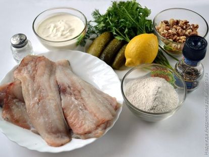 Рецепт запеченного минтая в орехово-огуречном соусе в духовке