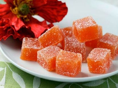 6. Мармелад из тыквы. 300 г тыквы запечь в духовке. Растереть в пюре, добавив 500 г сахара, 0,5 ч.л. желатина, немного корицы и ванилина. Разложить массу в формочки для конфет, поставить в холодильник на 2 часа. 6. Мармелад из тыквы. 300 г тыквы запечь в духовке. Растереть в пюре, добавив 500 г сахара, 0,5 ч.л. желатина, немного корицы и ванилина. Разложить массу в формочки для конфет, поставить в холодильник на 2 часа.