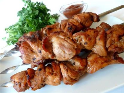 После приготовления мясу нужно отдохнуть, чтобы сок равномерно распределился по волокнам. Для этого нужно обернуть его плотно фольгой на 5 минут. После приготовления мясу нужно отдохнуть, чтобы сок равномерно распределился по волокнам. Для этого нужно обернуть его плотно фольгой на 5 минут.