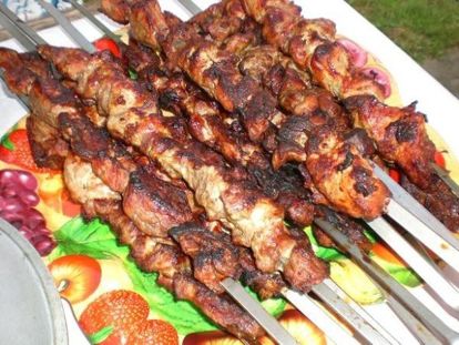 Ни в коем случае не поливать мясо водой или уксусом при жарке. Иначе мясо станет жестким и сухим. Ни в коем случае не поливать мясо водой или уксусом при жарке. Иначе мясо станет жестким и сухим.