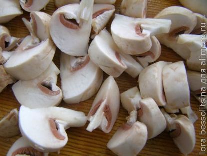 грибы нарезаны