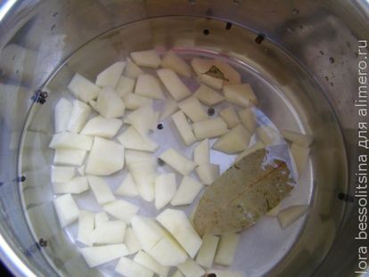 картошка в кастрюльке