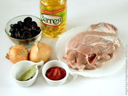 Запеченная свинина кусочками с черносливом — шикарное блюдо покори�т всех гостей