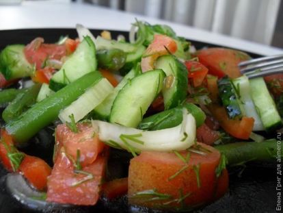 Салат с сельдереем и помидорами “Мэрилин”