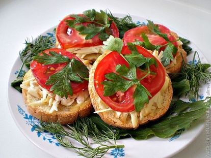 Бутерброды с колбасой и помидорами — рецепт с фото пошагово