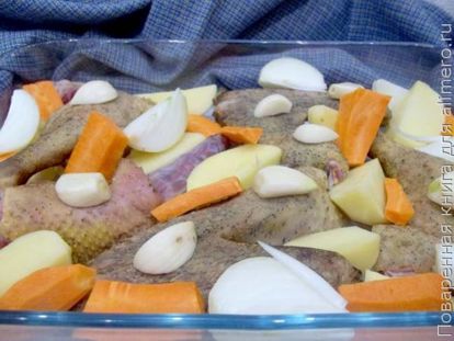 Сочная утка, запеченная с абрикосами и розмарином