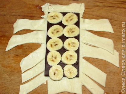 Пирог с бананами из слоеного теста