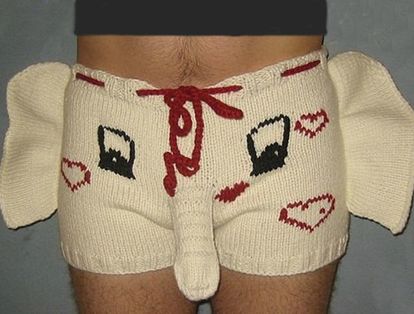 Вязаные шарфы и свитера – это, конечно, практично, но уже приелось. Сейчас рукодельницы предлагают сделать вот такой вязаный подарок любимому…) Вязаные шарфы и свитера – это, конечно, практично, но уже приелось. Сейчас рукодельницы предлагают сделать вот такой вязаный подарок любимому…)