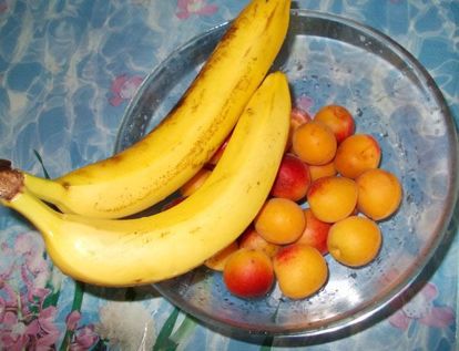 Бананы и абрикосы