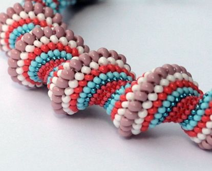 Освоив начальные техники бисероплетения, можно создавать красивые и оригинальные украшения своими руками. Освоив начальные техники бисероплетения, можно создавать красивые и оригинальные украшения своими руками.