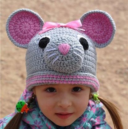 В продолжение темы мышей ещё один вариант шапочки. На мой взгляд, цветовое сочетание серого и розового &ndash; одно из самых удачных.