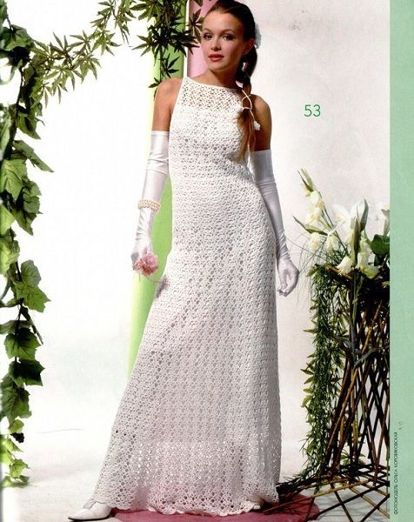 Современные невесты могут надеть и такой стильный вязаный наряд, сделанный своими руками. Можно, конечно, и заказать платье, но цены на такие изделия очень высокие.