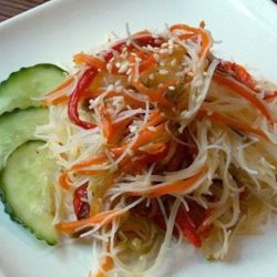 Салат из рисовой лапши по-корейски