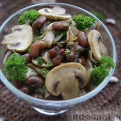 Салат из фасоли с грибами