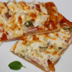 Быстрая пицца с сосисками на 23 февраля