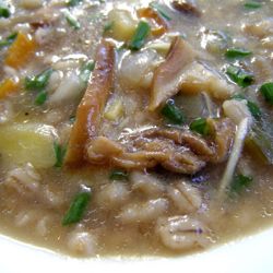 Не так быстро, но нестандартно – рецепт бесподобного супа из сушеных грибов
