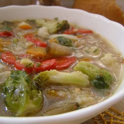 Блюдо средиземноморской диеты — гречневый суп с овощами