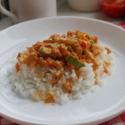 Овощная подлива со сметаной и специями для риса