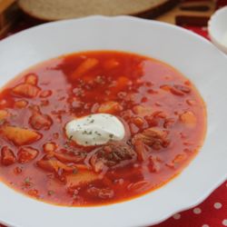 Наваристый борщ на копченых свиных ребрышках с очень оригинальным вкусом