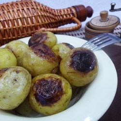 Варено-жареный молодой картофель на сковороде – вкусно и быстро