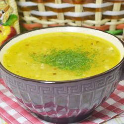 Суп с тушенкой, вермишелью и молодыми овощами