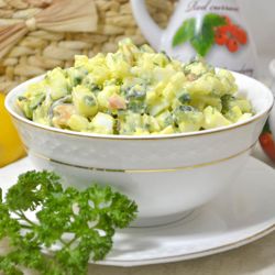 Прекрасная праздничная закуска - салат с мидиями и свежими огурцами