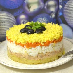 Нежнейшая «Мимоза» с красной рыбой - любимый салат на Новый год