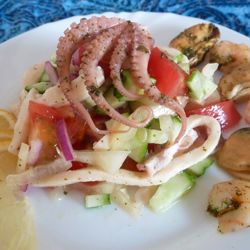 Легкий салат с морепродуктами