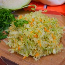 Салат из белокочанной капусты - простой и очень вкусный!