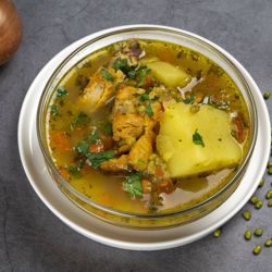 Чечевичный суп с овощами и копченостями по-турецки