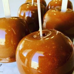 Яблоки в карамели – простой и вкусный десерт