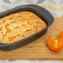 Удивительно вкусный пирог с хурмой - самый простой рецепт