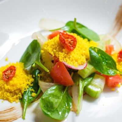 Салат из хрустящих овощей с сельдереем, кус-кусом и горчично- цитрусовой заправкой