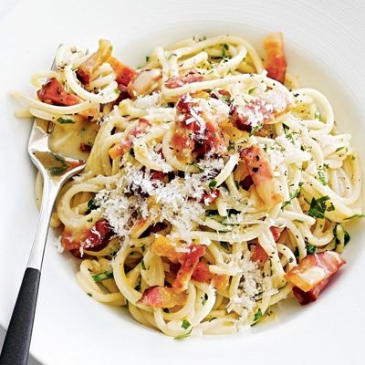 Спагетти с морепродуктами и помидорами черри