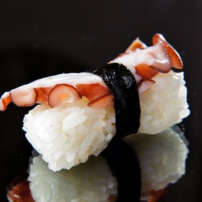 Суши - нигири с осьминогом Тако