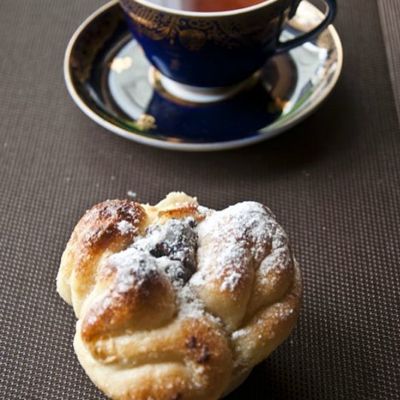 Булочки с изюмом и шоколадом