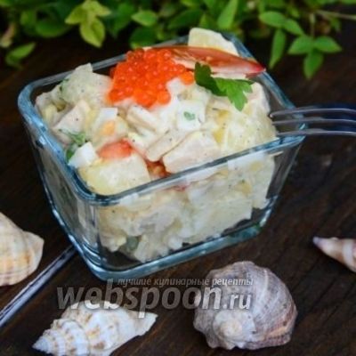 Тёплый салат из картофеля и консервированного кальмара