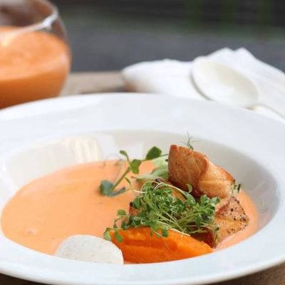 Морковный суп с копченым лососем