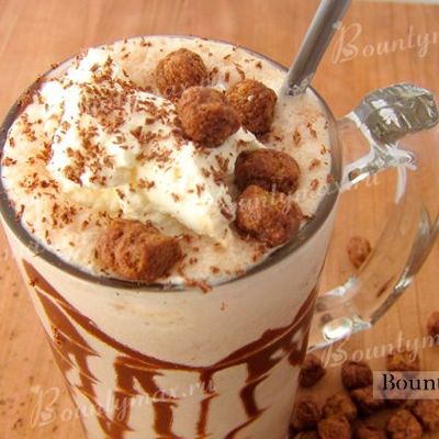 Молочный коктейль шоколадный с шоколадными шариками