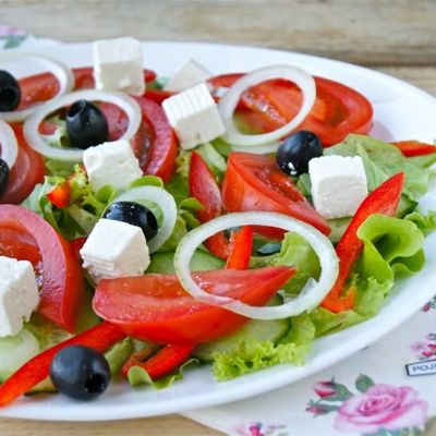 Греческий салат с сыром фета