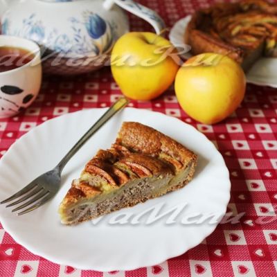 Постный пирог с яблоками и заварным кремом