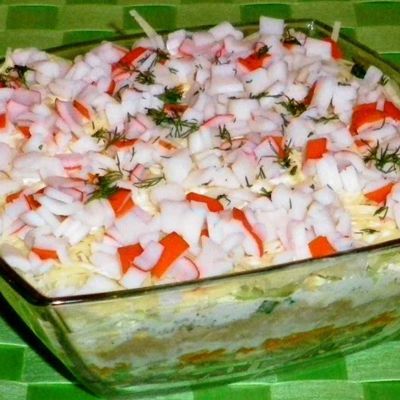 Салат из тунца с рисом и яйцом