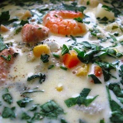 Ароматный суп чаудер из смешанных морепродуктов