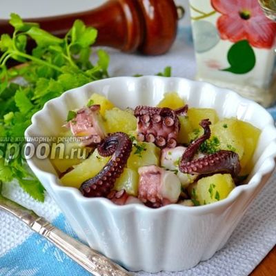 Салат с осьминогом и картофелем