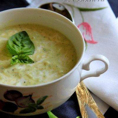 Сливочный крем-суп из цуккини с мятой и базиликом